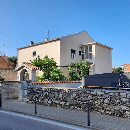 Apartman Laura M Vodice Luaran gambar