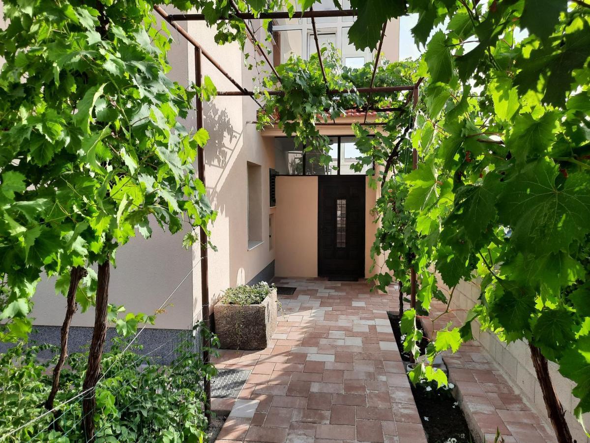Apartman Laura M Vodice Luaran gambar
