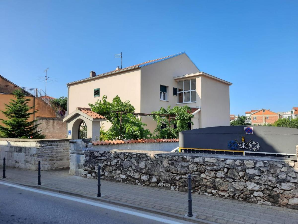 Apartman Laura M Vodice Luaran gambar
