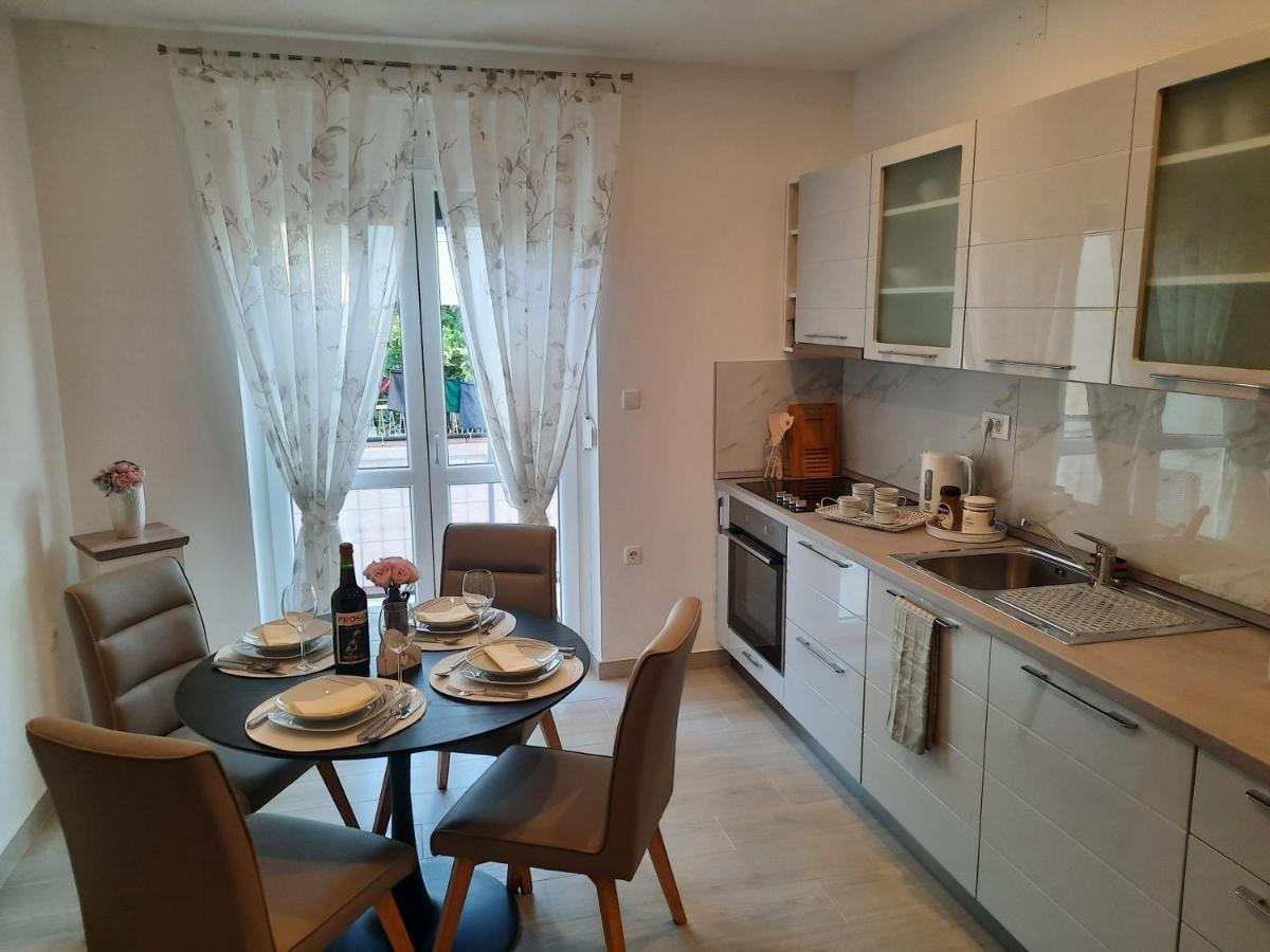 Apartman Laura M Vodice Luaran gambar
