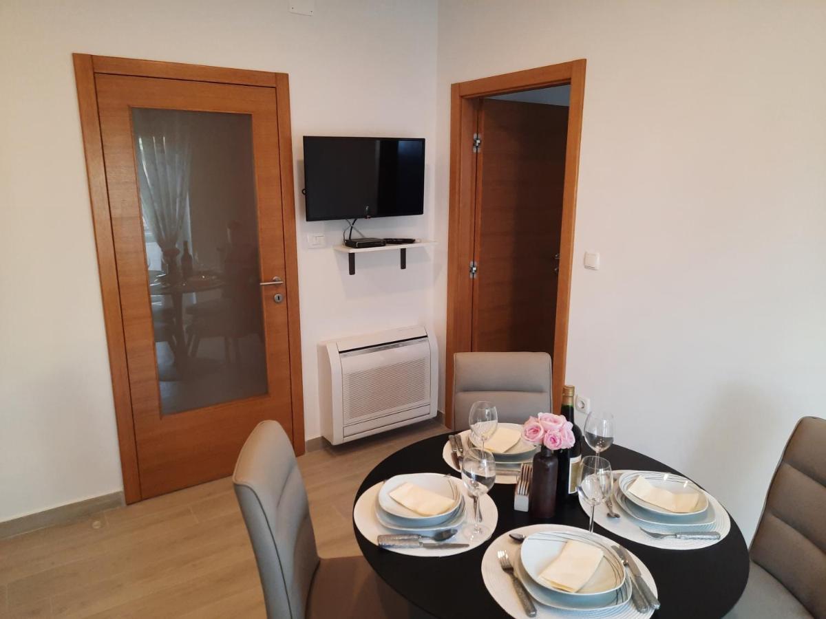 Apartman Laura M Vodice Luaran gambar
