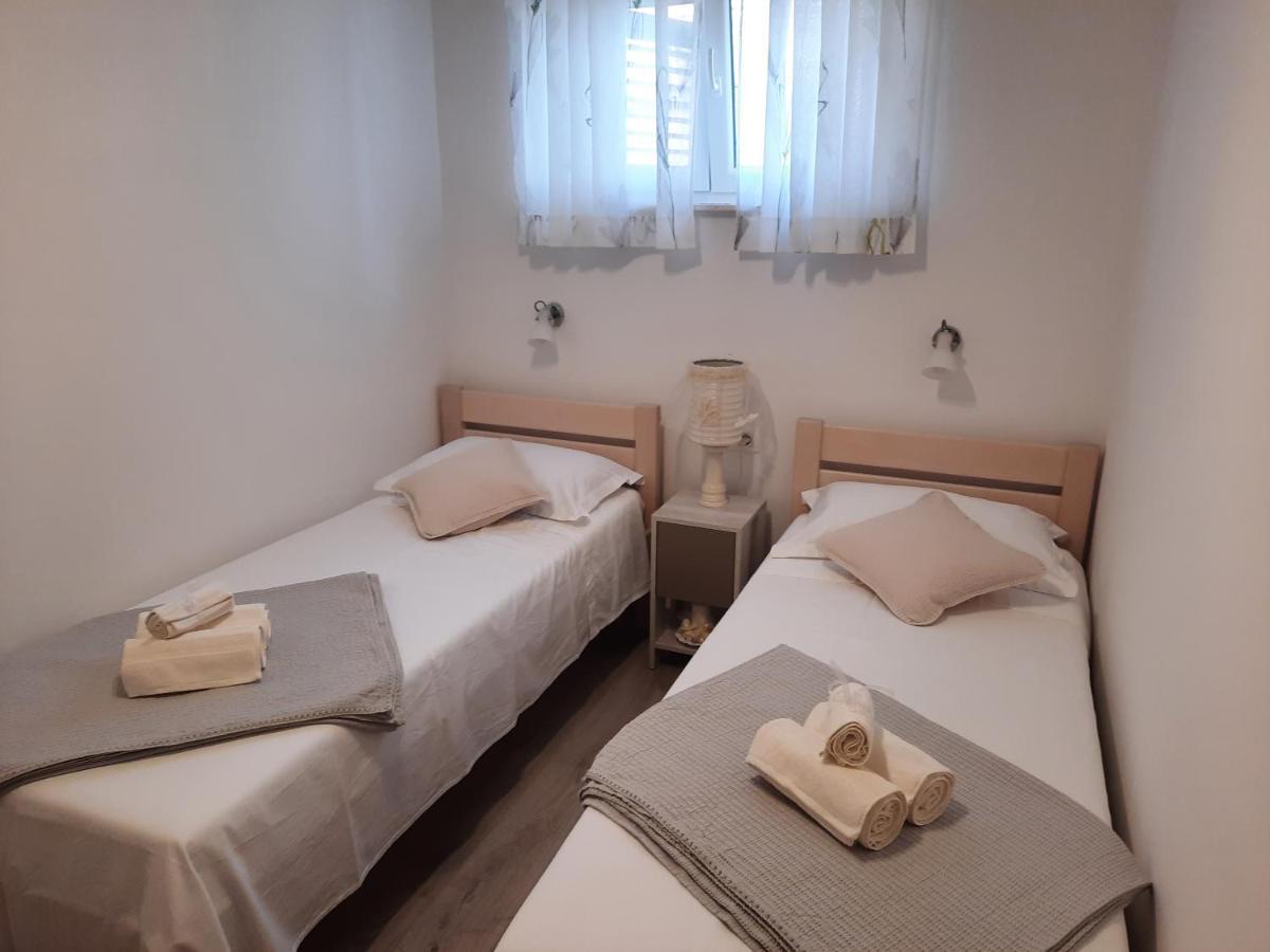Apartman Laura M Vodice Luaran gambar