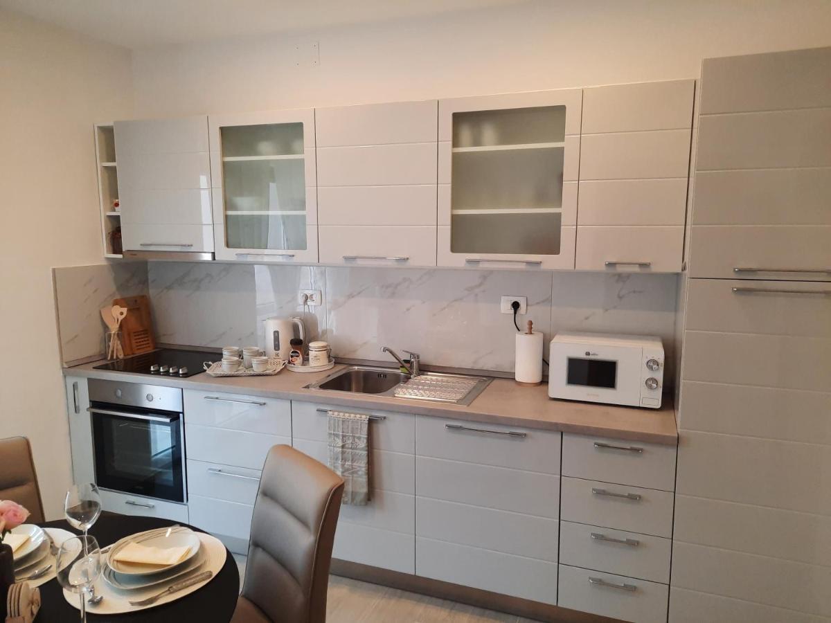Apartman Laura M Vodice Luaran gambar
