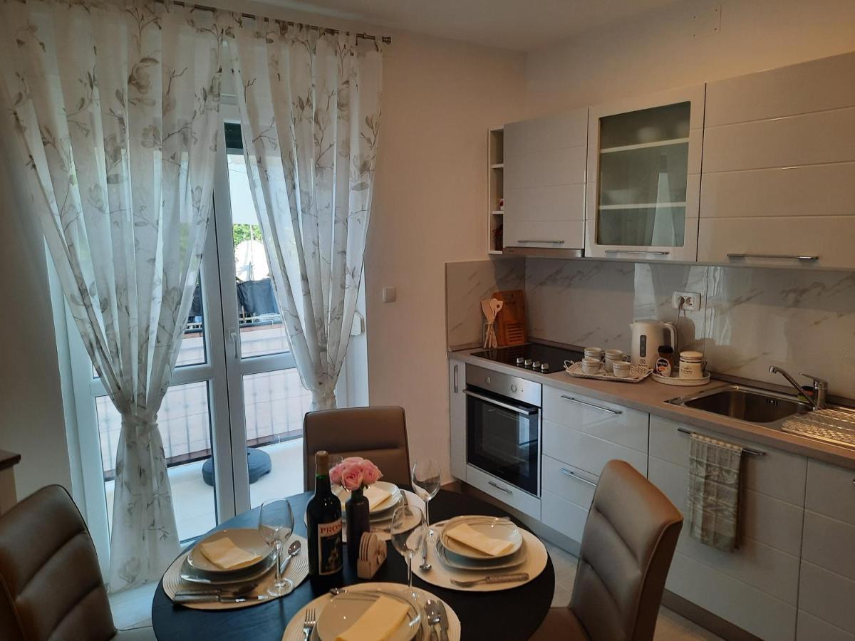 Apartman Laura M Vodice Luaran gambar