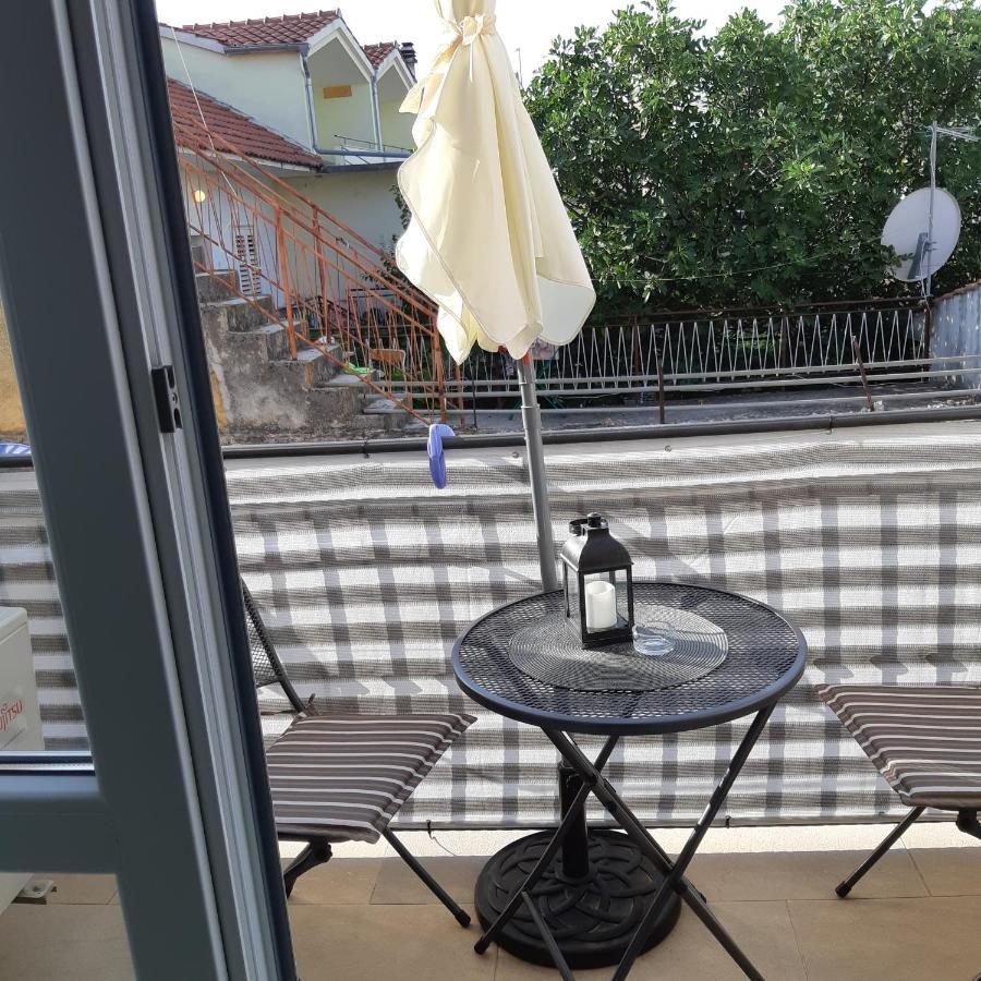 Apartman Laura M Vodice Luaran gambar